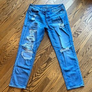 American Eagle Tomgirl distressed jeans
